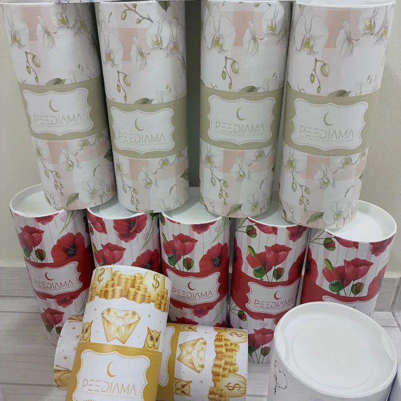 Pijamas Peediama enrollados en sus latas estampadas
