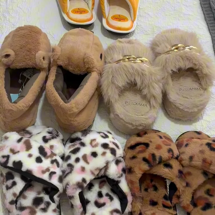Pantuflas de felpa Peediama de leopardo y capibara